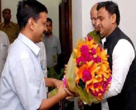 अखिलेश से मिले केजरीवाल, 45 मिनट तक चली बैठक