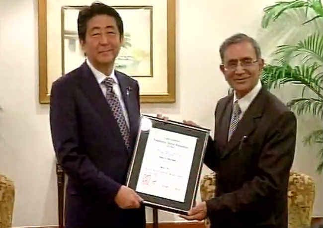 डॉक्टरेट की मानद उपाधि से नवाजे गये शिंजो एबे