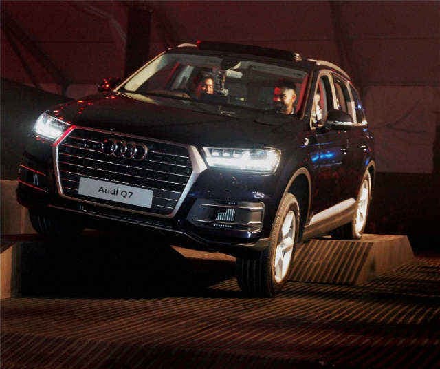 ऑडी ने नयी क्यू7 एसयूवी पेश की