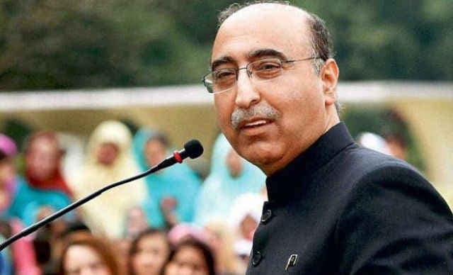 हुर्रियत के प्रतिनिधिमंडल ने पाक उच्चायुक्त अब्दुल बासित के साथ की बैठक