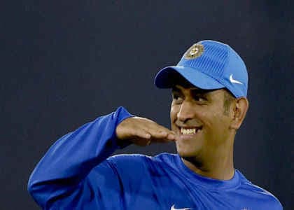 आईपीएल ड्राफ्ट : पुणे ने धौनी को और राजकोट ने रैना को 12 करोड़ 50 लाख में खरीदा