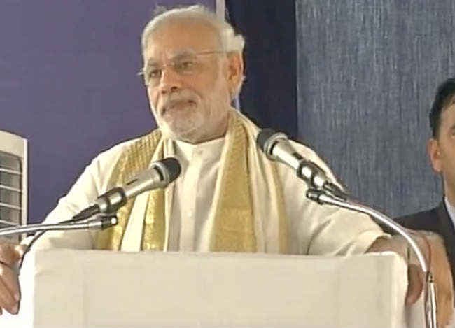 मोदी ने केरल के पूर्व CM आर शंकर की प्रतिमा का अनावरण किया