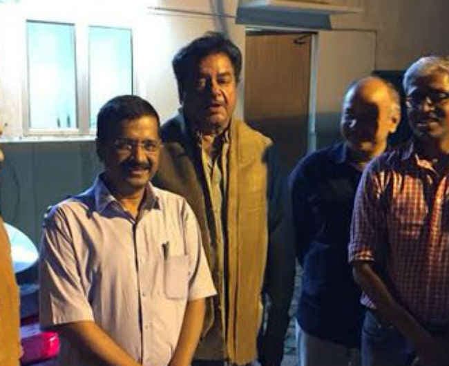 शत्रुघ्न ने ट्वीट कर अपनी ही पार्टी के खिलाफ उठाए सवाल, AK को भी दी नसीहत