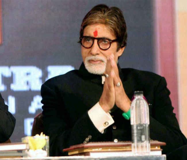 क्‍यों बिग बी ने हाथ जोड़कर मांगी पत्रकार से माफी? देखें वीडियो