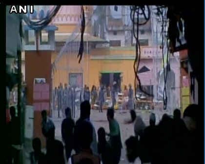 नेपाल : जनकपुरधाम में मधेशियों ने किया राष्ट्रपति का विरोध, फायरिंग, 25 घायल