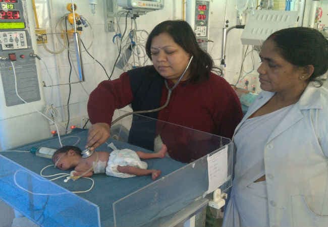 जानें, कहां एक मां ने नवजात को झोले में डालकर टांग दिया खूंटी पर