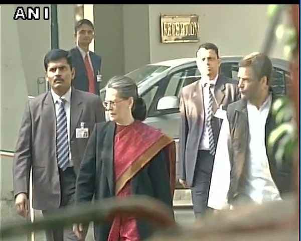 जमानत के बाद बोले सोनिया-राहुल, लड़ाई जारी रहेगी, कांग्रेस मुक्त भारत कभी नहीं होगा