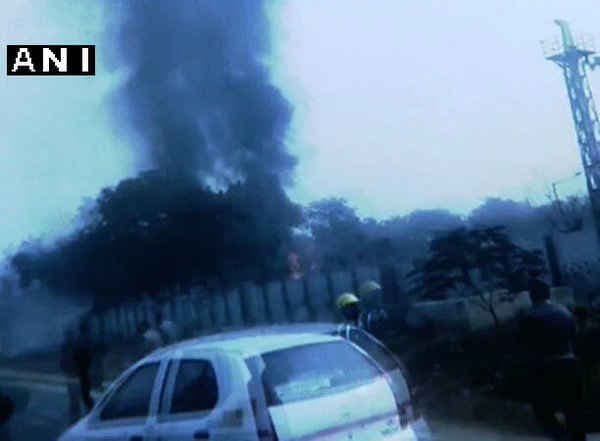 दिल्ली में BSF का चार्टर्ड प्‍लेन क्रैश, 10 की मौत