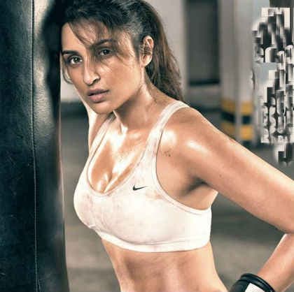 स्टारडस्ट अवार्ड में सामने आया परिणीति का ‘सेक्सी लुक’