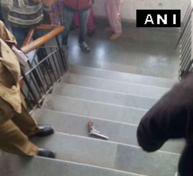 कड़कड़डूमा कोर्ट परिसर में फायरिंग, एक की मौत