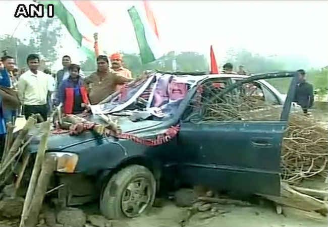 जला दी गयी दाऊद इब्राहिम की कार