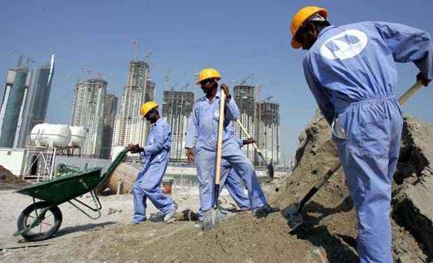 सऊदी अरब में इंडियन यूथ को टार्चर करते हैं उनके मालिक