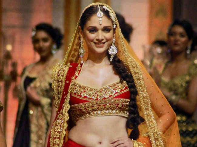 फरहान के सामने खुद को एक प्रशंसक जैसा महसूस किया : अदिति राव हैदरी