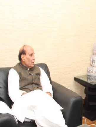 राजनाथ ने सीमा रक्षक बल को जासूसी कौशल बढ़ाने को कहा