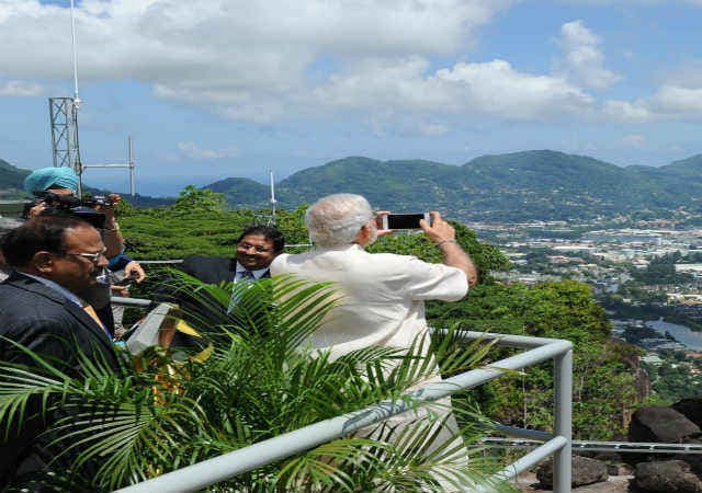 जानिए, कौन करता है पीएम मोदी के ट्विटर अकाउंट को हैंडल ?