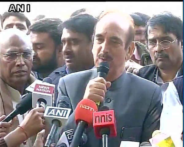 अपनी ही बंदूक से घायल हो गया गुलाब नबी आजाद के आवास पर तैनात गार्ड