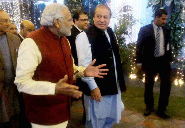 नेहरू, राजीव और वाजपेयी के क्‍लब में शामिल हुए मोदी, पाक यात्रा करने वाले चौथे पीएम बने