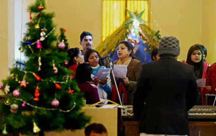 देश भर में मनाया गया क्रिसमस का जश्न