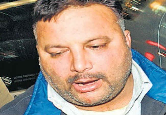 प्राक्कलन समिति के चालक को नशेड़ी ने पीटा, फिर खुद पिटाया