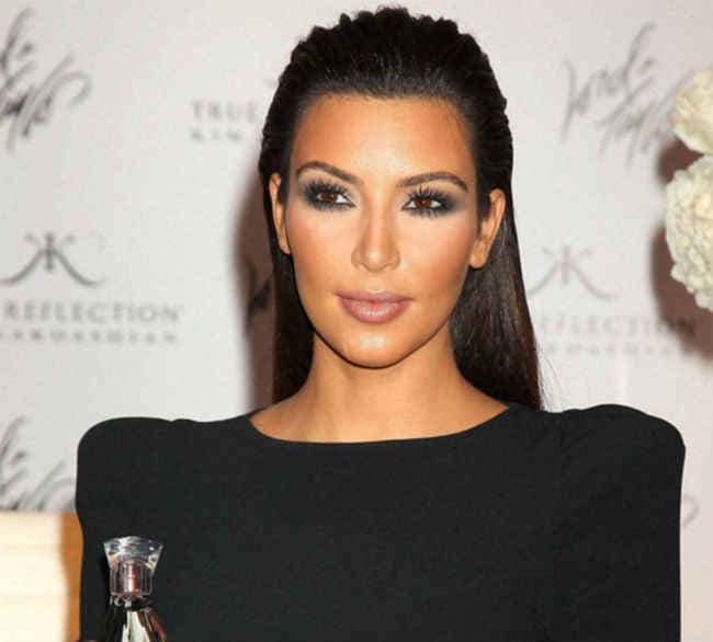 बेटे की तस्वीरों के बदले किम करदाशियां और कान्‍ये को 25 लाख डालर की पेशकश