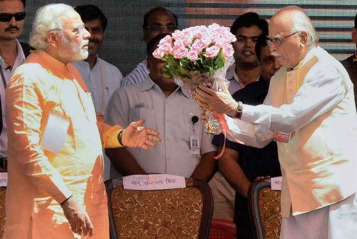 आडवाणी ने मोदी के “लाहौर मास्टरस्ट्रोक” की सराहना की