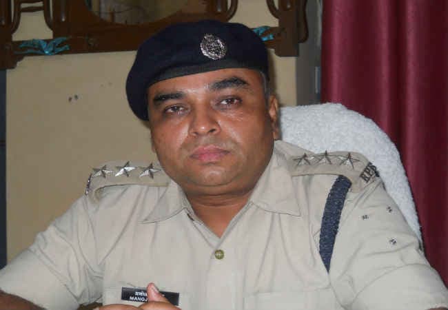 मां और भाभी की हत्यारिन युवती थाने से फरार