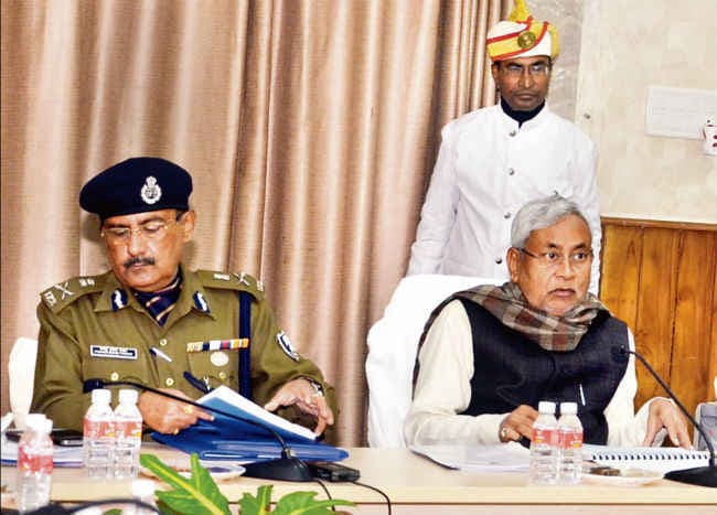 लॉ एंड ऑर्डर पर नीतीश की अफसरों को फटकार