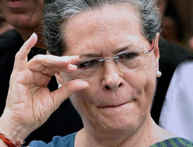 कांग्रेस मुखपत्र विवाद : निरुपम पर कार्रवाई की मांग