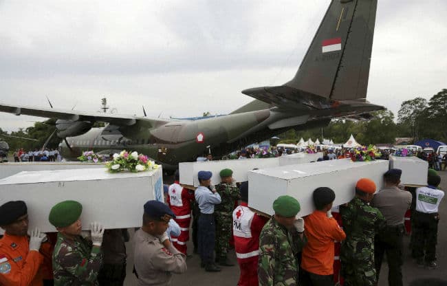 एयरएशिया विमान हादसा : दुर्घटना का संभावित कारण बादलों के बीच विमान पर बर्फ जमना