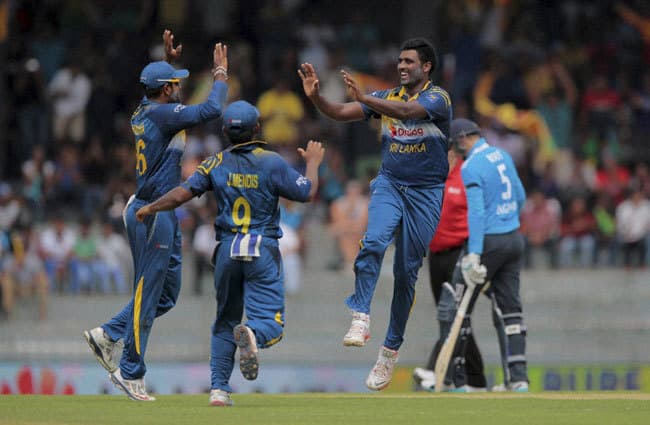 वेलिंगटन टेस्ट : श्रीलंका मुश्किल में