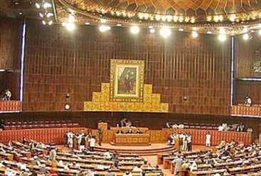 पाक संसद ने सैन्य अदालतों  के गठन के लिए संशोधन विधेयक पारित किए