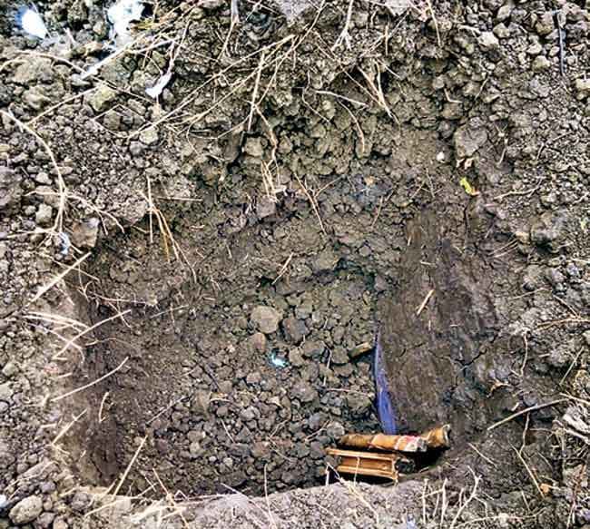 तीन शव कब्र से गायब, गांव में सनसनी