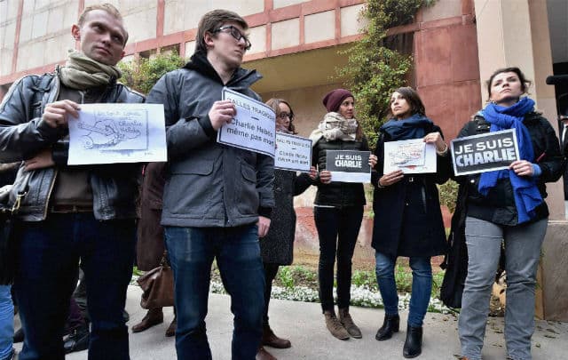 शार्ली हेब्दो : फ्रांस शोकाकुल, दो संदिग्धों की तलाश के लिए घेराबंदी तेज