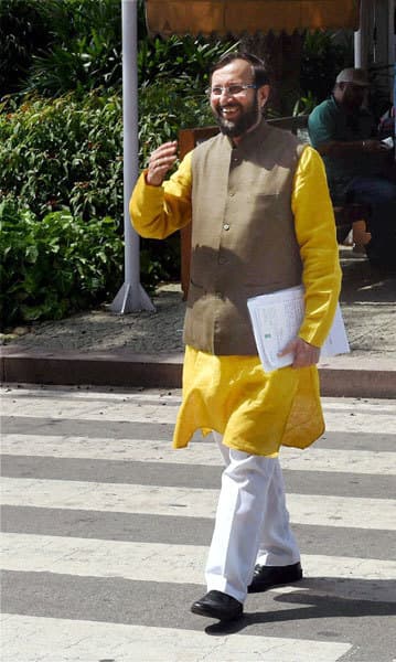 प्रधानमंत्री जिम्मेदारियों से नहीं भागते : प्रकाश जावडेकर