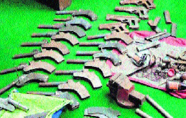 अवैध हथियारों की फैक्टरी पकड़ी, तीन लोग गिरफ्तार