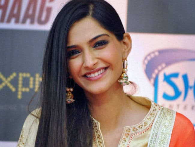 मेरे छोटे भाई हर्षवर्धन एक मेहनती कलाकार है : सोनम कपूर