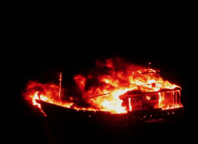 चीन में पार्किंग शेड में लगी आग से आठ लोगों की मौत