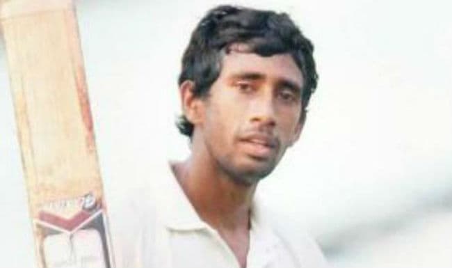 क्‍या साहा और ओझा लेंगे धौनी की जगह, रिकार्ड के मामले में आस-पास भी नहीं ठहरते