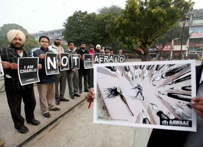 हमले के बाद दुबारा छपते ही शार्ली की 30 लाख प्रतियां बिकीं, फिर से छापा पैगम्बर का कार्टून