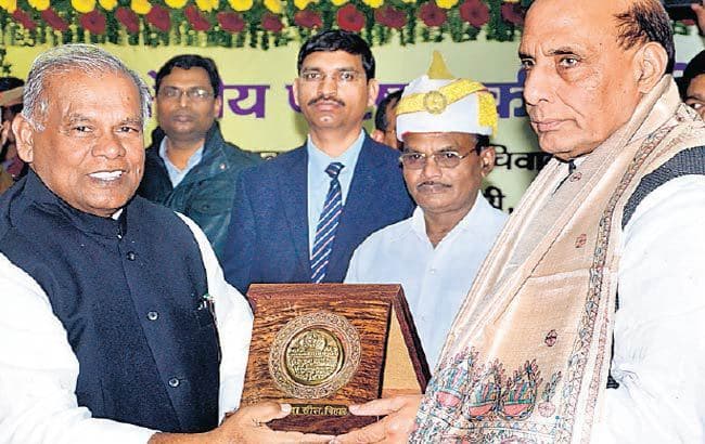 मांझी ने कहा , केंद्र दे विशेष राज्य का दर्जा