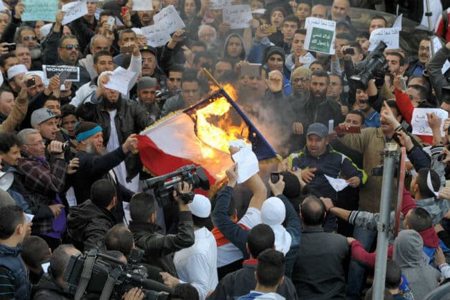 शार्ली एब्‍दो के कार्टून को लेकर नाइजर में हुए दंगों में पांच मरे