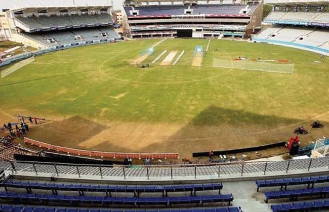 Ranji Trophy: क्रिकेट पर कोरोना का कहर, कई खिलाड़ी पॉजिटिव, टूर्नामेंट पर छाए संकट के बादल Ranji Trophy: क्रिकेट पर कोरोना का कहर, कई खिलाड़ी पॉजिटिव, टूर्नामेंट पर छाए संकट के बादल