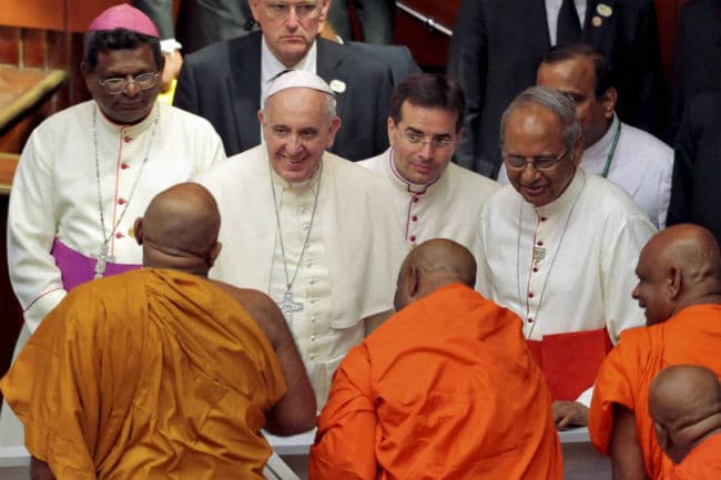 पोप फ्रांसिस बोले चीन का डर नहीं, दलाई लामा से मुलाकात का विकल्प है खुला