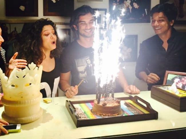 ''डिटेक्टिव...'' सुशांत सिंह ने प्रेमिका अंकिता संग मनाया बर्थडे