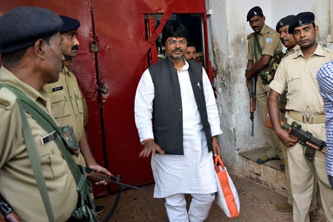 नक्‍सलियों से साठगांठ का आरोप : झारखंड के पूर्व मंत्री योगेन्द्र साव को हाईकोर्ट से जमानत