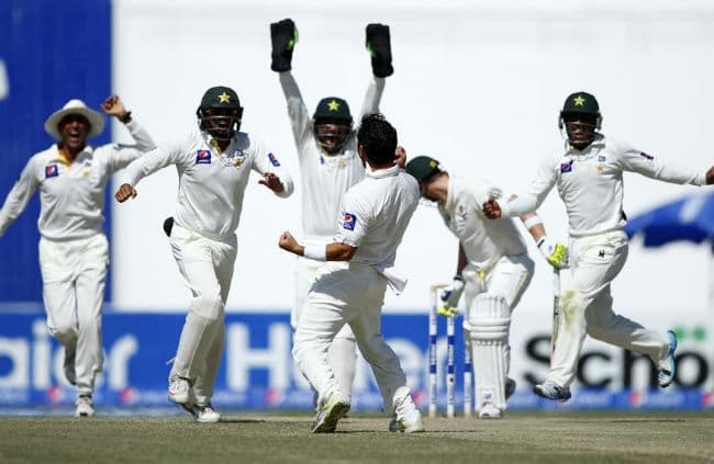 विश्व कप से पहले ''पीर'' की शरण में पाकिस्‍तानी क्रिकेट टीम