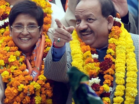 दिल्ली चुनावः सभी दलों के मुख्यमंत्री प्रत्याशियों ने किया नामांकन, वादों, विवादों का दौर शुरू