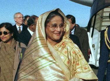 शोक जताने पहुंची हसीना, लेकिन खालिदा नहीं मिलीं