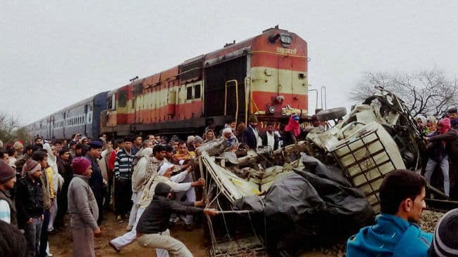 दर्दनाक : हिसार में ट्रेन की चपेट में आयी टेंपो, एक ही परिवार के 12 लोगों की मौत