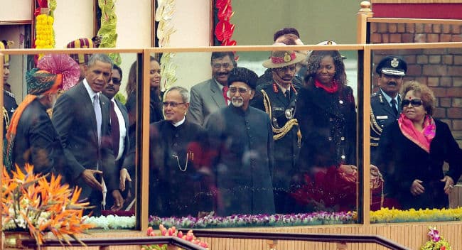 राष्ट्र ध्वज को सलामी नहीं देने से विवादों में हामिद अंसारी, ट्विटर पर प्रतिक्रियाओं की बाढ़